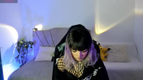 Snapshot of ravencollen chatting on November 6, 1:45 pm ravencollen online show from November 6, 1:45 pm