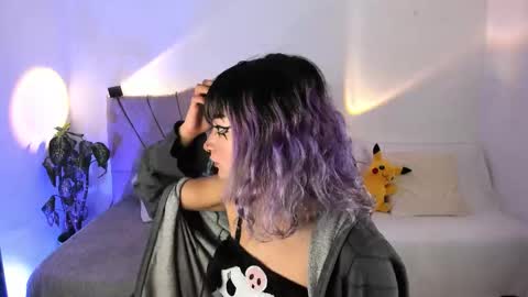 Snapshot of ravencollen chatting on November 7, 12:49 pm ravencollen online show from November 7, 12:49 pm