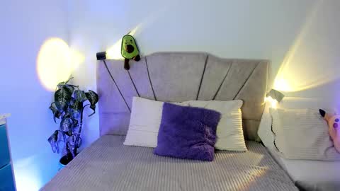 Snapshot of ravencollen chatting on November 11, 1:00 pm ravencollen online show from November 11, 1:00 pm