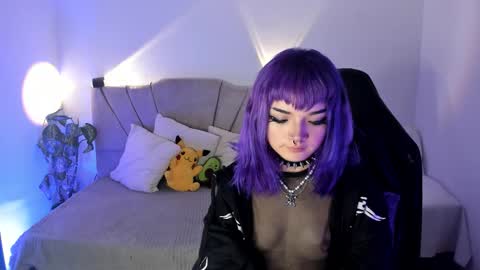 Snapshot of ravencollen chatting on November 18, 12:31 pm ravencollen online show from November 18, 12:31 pm