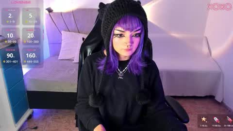 Snapshot of ravencollen chatting on November 21, 1:54 pm ravencollen online show from November 21, 1:54 pm