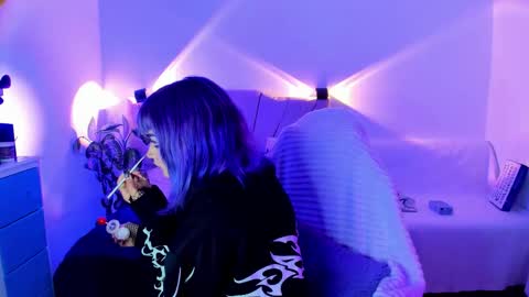 Snapshot of ravencollen chatting on December 2, 1:22 am ravencollen online show from December 2, 1:22 am