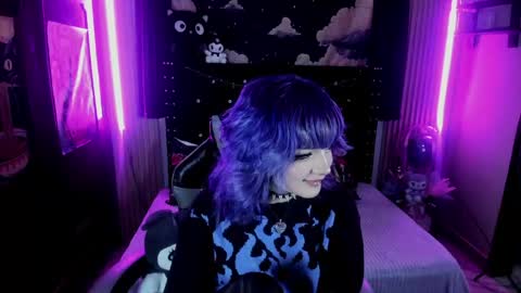 ravencollen online show from April 14, 8:04 pm