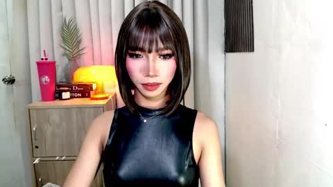 ravennaxx online show from November 28, 3:58 pm