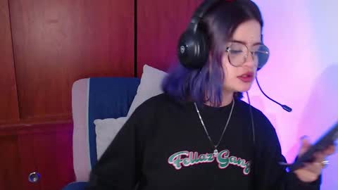 Snapshot of raventh_ chatting on March 5, 1:18 pm raventh_ online show from March 5, 1:18 pm