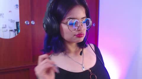 Snapshot of raventh_ chatting on March 28, 11:10 am raventh_ online show from March 28, 11:10 am