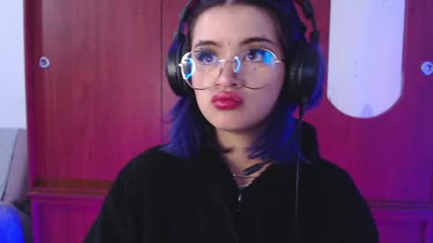 Snapshot of raventh_ chatting on April 2, 10:46 am raventh_ online show from April 2, 10:46 am