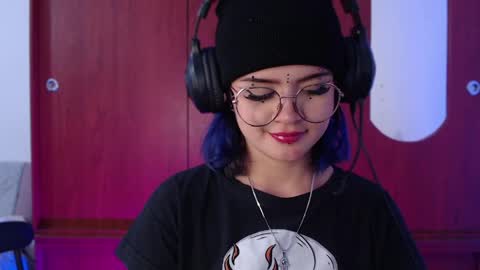 Snapshot of raventh_ chatting on April 4, 11:18 am raventh_ online show from April 4, 11:18 am