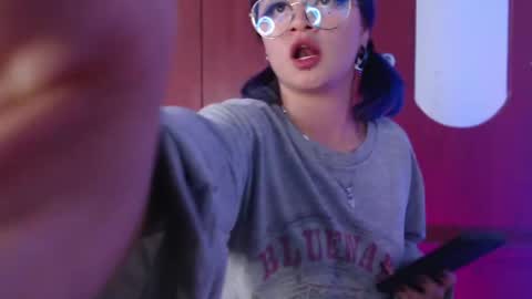 Snapshot of raventh_ chatting on April 9, 2:22 am raventh_ online show from April 9, 2:22 am