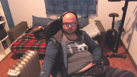 ravingr3d3 online show from March 1, 11:15 pm