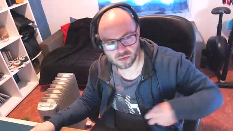 ravingr3d3 online show from March 4, 8:57 am