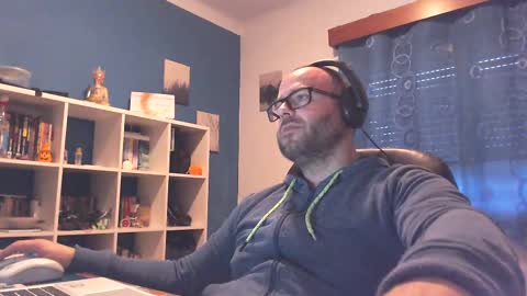 ravingr3d3 online show from March 6, 6:26 pm