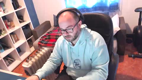 ravingr3d3 online show from March 10, 12:15 pm