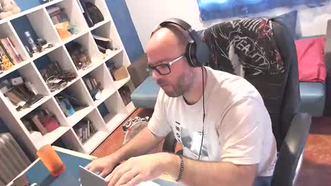 ravingr3d3 online show from September 17, 1:46 pm