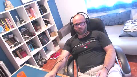 ravingr3d3 online show from September 21, 1:35 pm