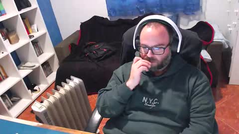 ravingr3d3 online show from December 15, 2:54 pm