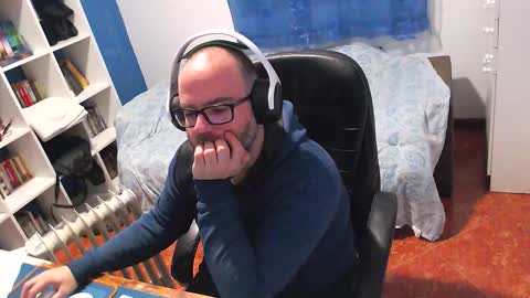 ravingr3d3 online show from February 10, 9:02 am