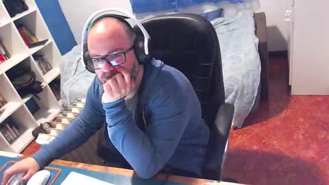 ravingr3d3 online show from February 11, 10:20 am