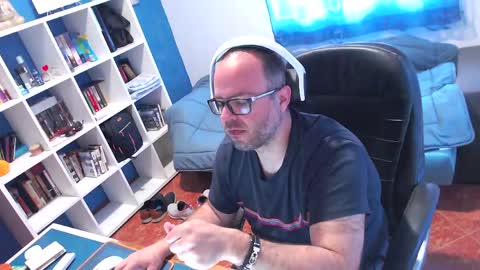 ravingr3d3 online show from April 6, 9:10 am