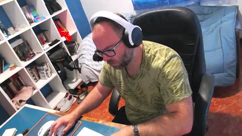 ravingr3d3 online show from May 19, 7:58 am