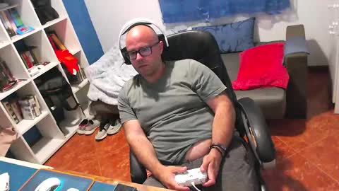 ravingr3d3 online show from May 21, 8:49 pm