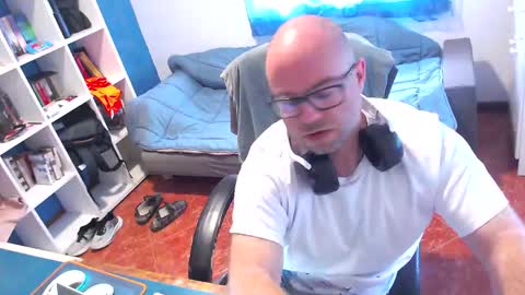ravingr3d3 online show from May 22, 10:43 am