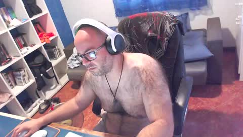 ravingr3d3 online show from May 26, 11:39 am
