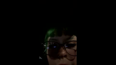 Snapshot of ravyn_xoxo chatting on January 3, 12:43 am Ravynn 3 online show from January 3, 12:43 am