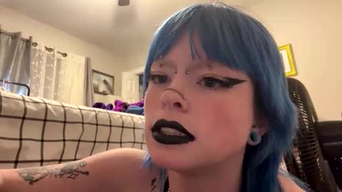 Snapshot of ravyn_xoxo chatting on November 19, 6:52 pm Ravynn 3 online show from November 19, 6:52 pm