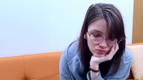 Snapshot of ray_lol chatting on December 17, 1:33 am Ray-Ray online show from December 17, 1:33 am