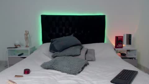 Snapshot of ray_weed chatting on December 23, 2:09 am Ray online show from December 23, 2:09 am