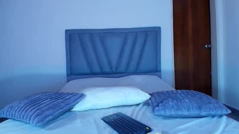 Snapshot of ray_weed chatting on February 22, 12:45 am Ray online show from February 22, 12:45 am