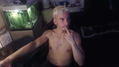 Rayzel online show from January 16, 1:31 am