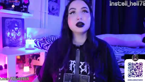 Snapshot of razor_claw chatting on October 24, 6:48 pm My kittensIm on vacation until July 25th. You can join the fan club  free content  online show from October 24, 6:48 pm