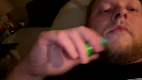 Snapshot of razzleboy chatting on March 29, 5:07 am razzleboy online show from March 29, 5:07 am