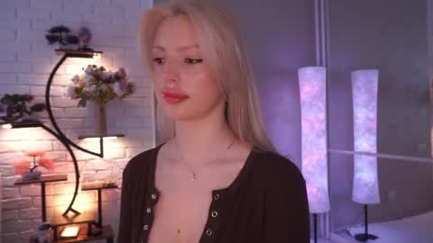 Snapshot of realcrystal chatting on March 1, 5:31 am Grace online show from March 1, 5:31 am