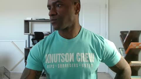 Snapshot of realreyblack chatting on October 3, 4:26 pm Rey online show from October 3, 4:26 pm