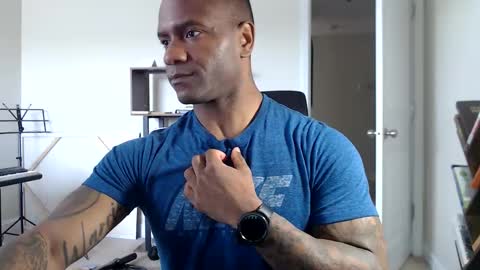 Snapshot of realreyblack chatting on October 13, 3:12 pm Rey online show from October 13, 3:12 pm