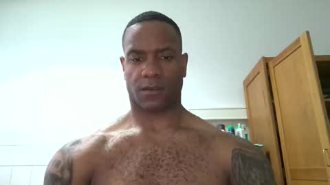 Snapshot of realreyblack chatting on March 28, 9:31 am Rey online show from March 28, 9:31 am