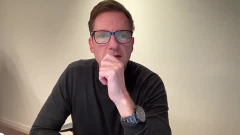 Snapshot of realstuff_ chatting on December 3, 4:39 pm realstuff_ online show from December 3, 4:39 pm
