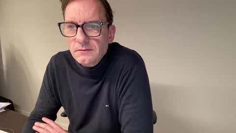 Snapshot of realstuff_ chatting on December 9, 3:33 pm realstuff_ online show from December 9, 3:33 pm