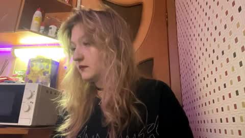 Snapshot of rebabojanowski chatting on March 31, 9:43 am olivia online show from March 31, 9:43 am