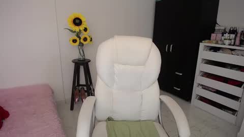 Snapshot of rebeca_milf chatting on December 14, 12:12 pm REBECA online show from December 14, 12:12 pm