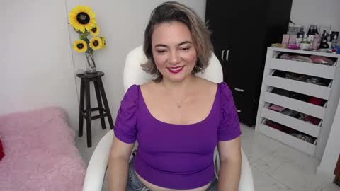 Snapshot of rebeca_milf chatting on December 21, 12:38 pm REBECA online show from December 21, 12:38 pm