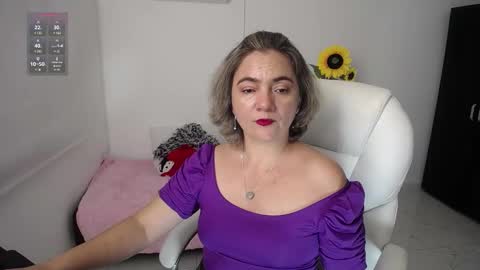 Snapshot of rebeca_milf chatting on December 28, 3:37 pm REBECA online show from December 28, 3:37 pm