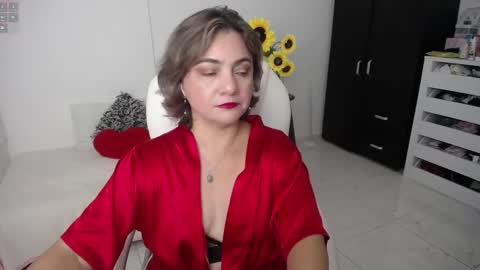 Snapshot of rebeca_milf chatting on March 4, 12:01 pm REBECA online show from March 4, 12:01 pm
