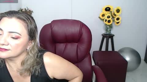 Snapshot of rebeca_milf chatting on March 12, 12:44 pm REBECA online show from March 12, 12:44 pm