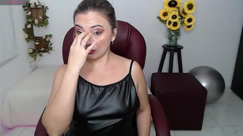 Snapshot of rebeca_milf chatting on March 17, 1:36 pm REBECA online show from March 17, 1:36 pm