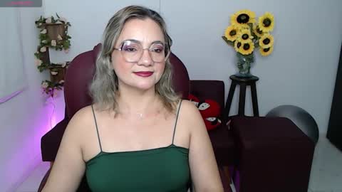 Snapshot of rebeca_milf chatting on March 18, 1:47 pm REBECA online show from March 18, 1:47 pm