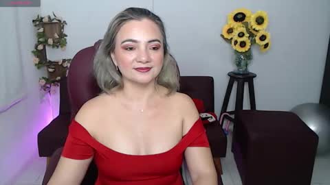 Snapshot of rebeca_milf chatting on March 23, 12:09 pm REBECA online show from March 23, 12:09 pm